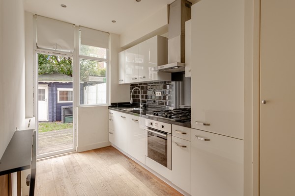 Medium property photo - Hoenderloostraat 94, 2573 RP Den Haag